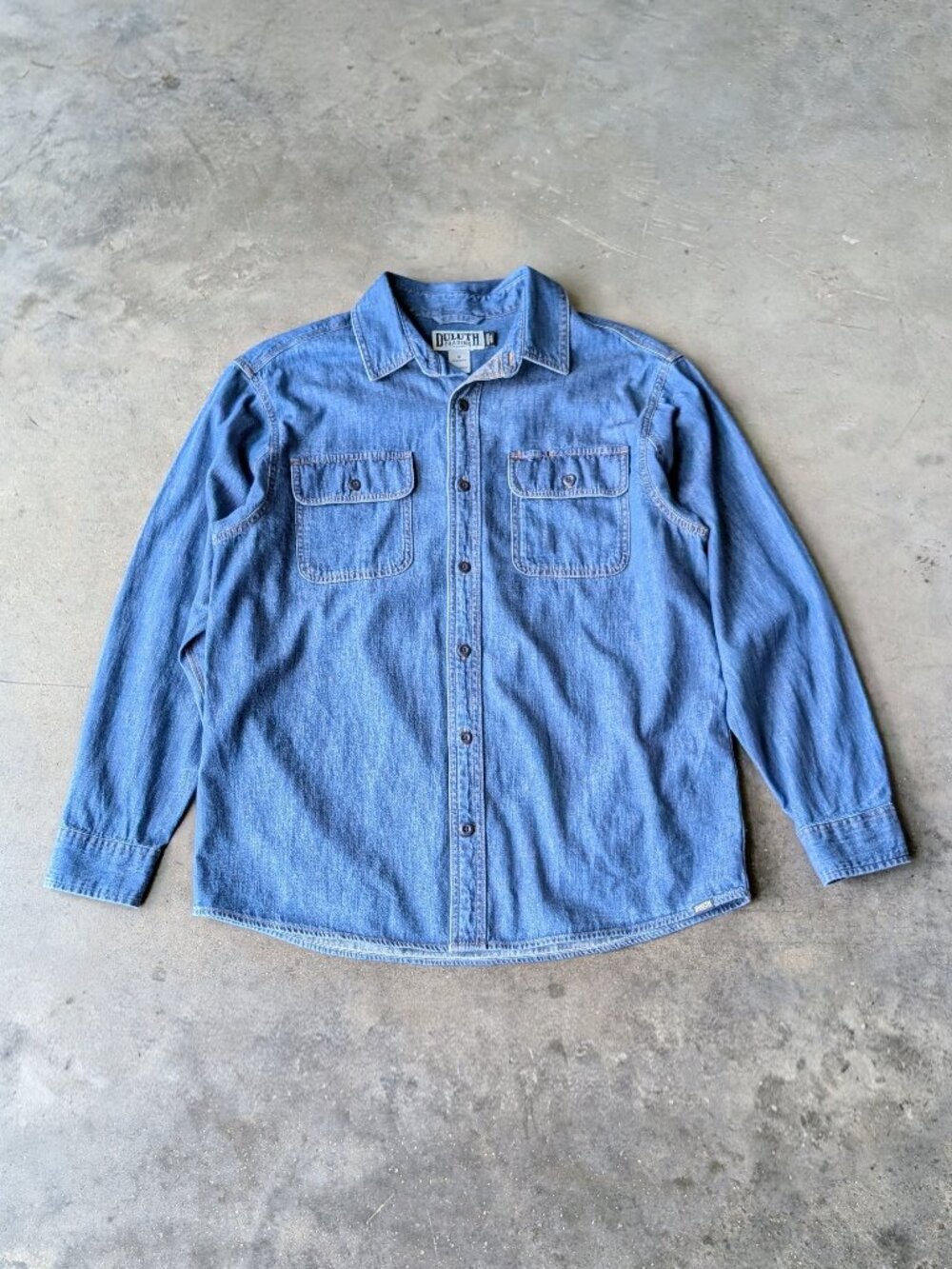Duluth Trading Co Men's Midweight Denim Relaxed Fit Shirt medium